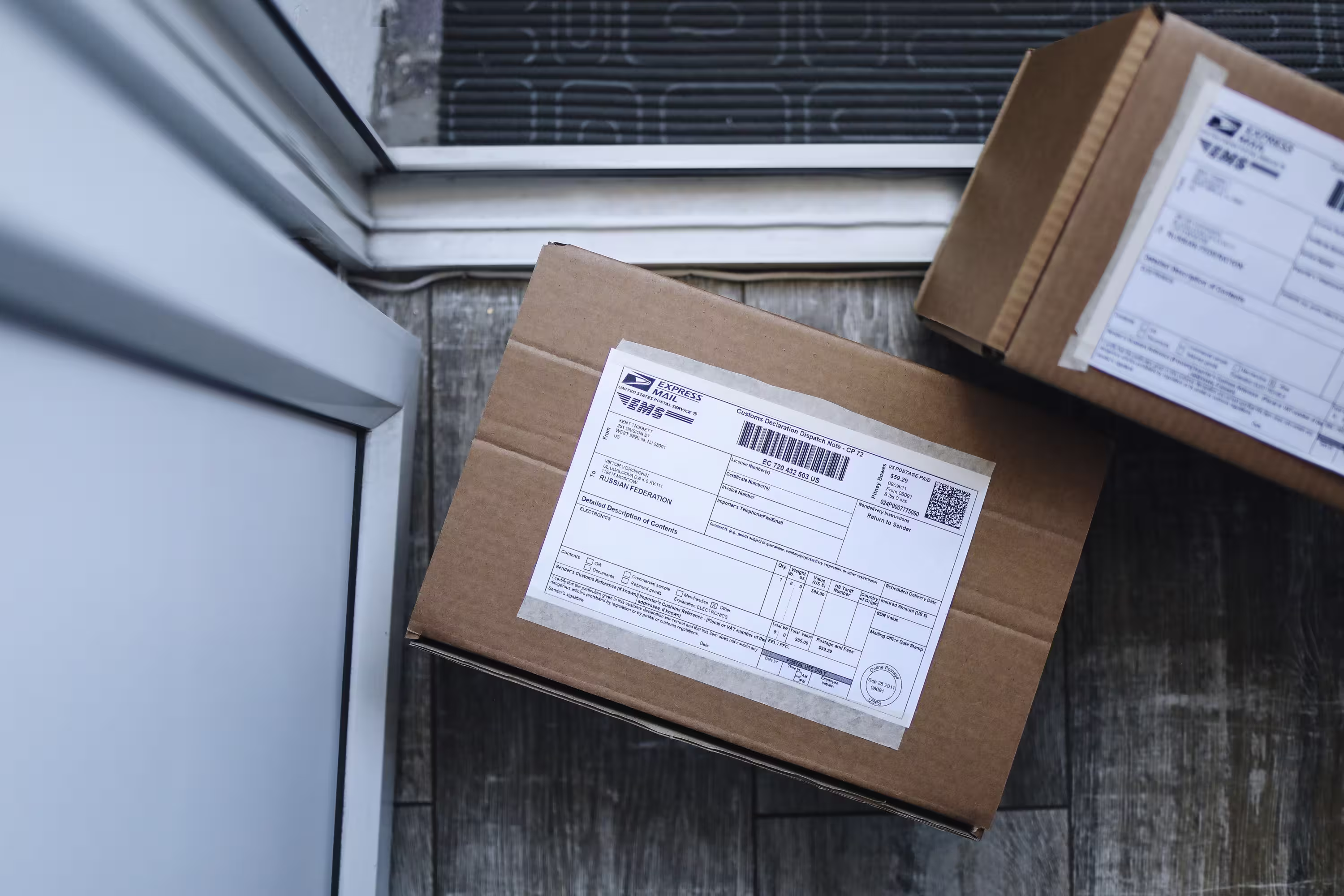 FaithEJ rider handling a delivery